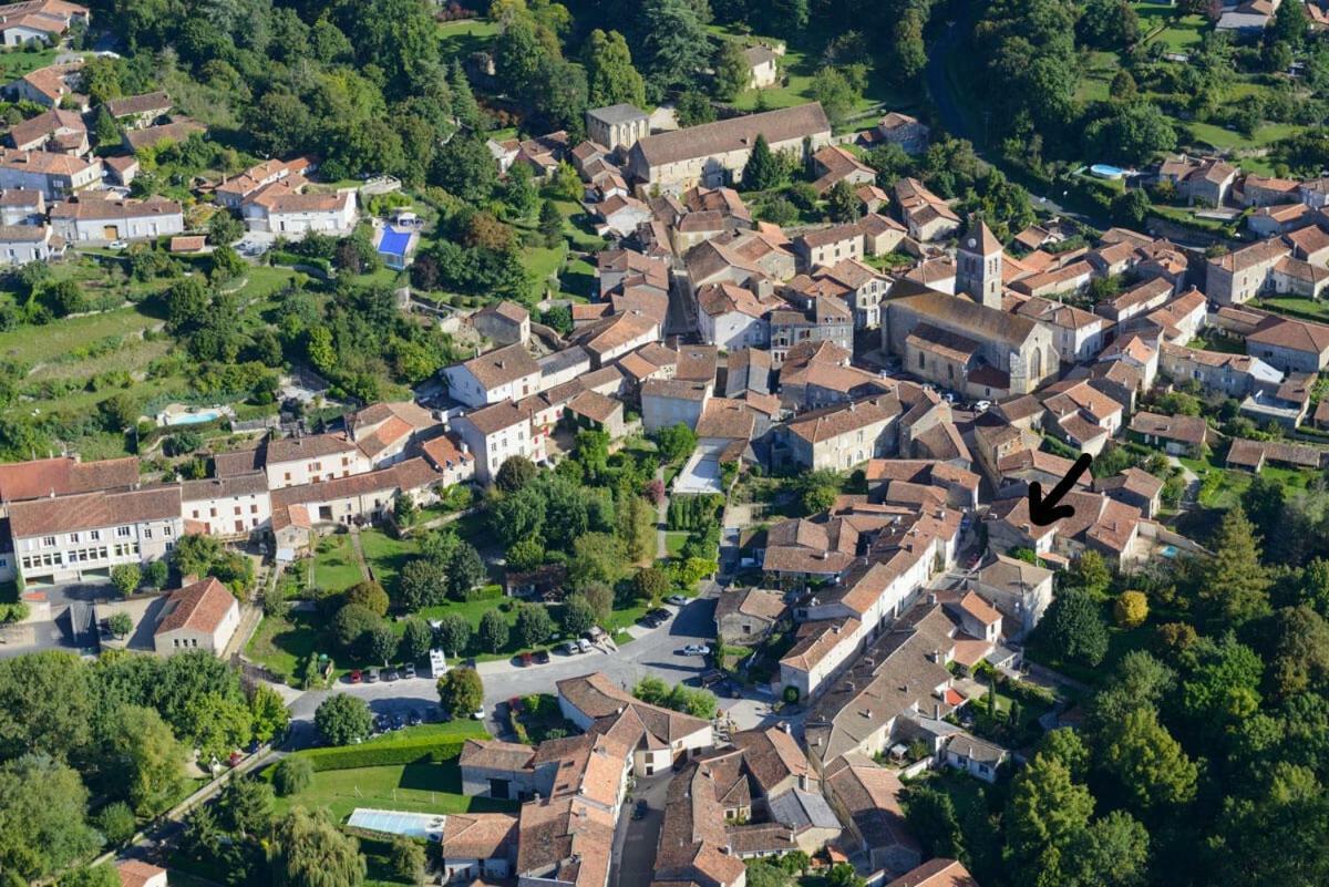 La Vieille Maison Rose Bed & Breakfast Nanteuil-en-Vallee Luaran gambar