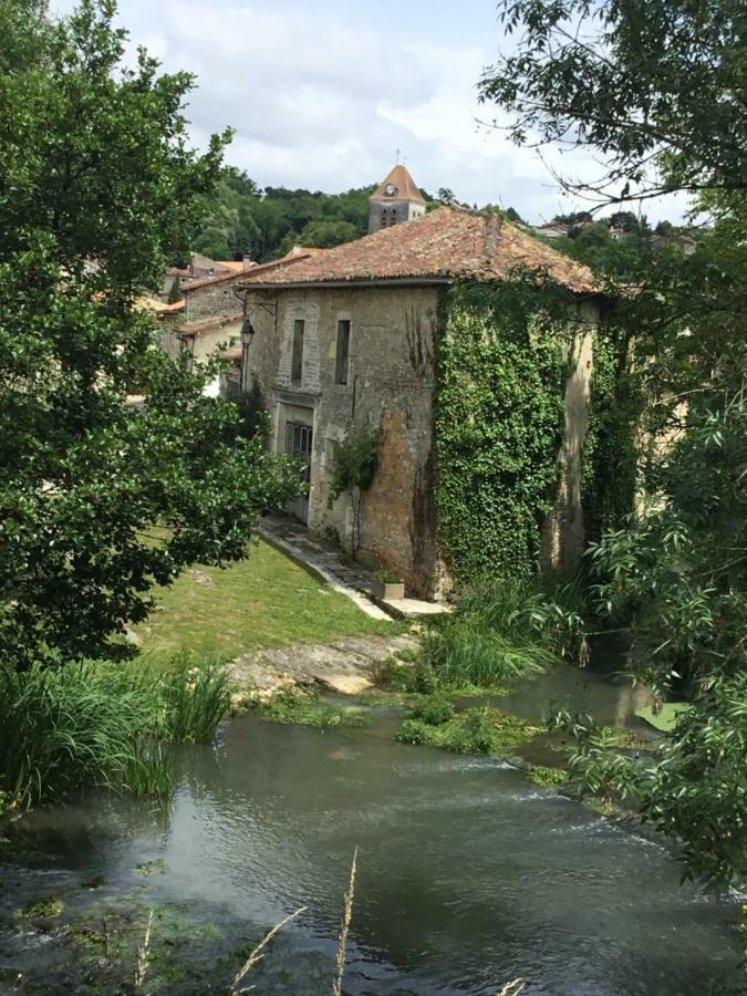 La Vieille Maison Rose Bed & Breakfast Nanteuil-en-Vallee Luaran gambar