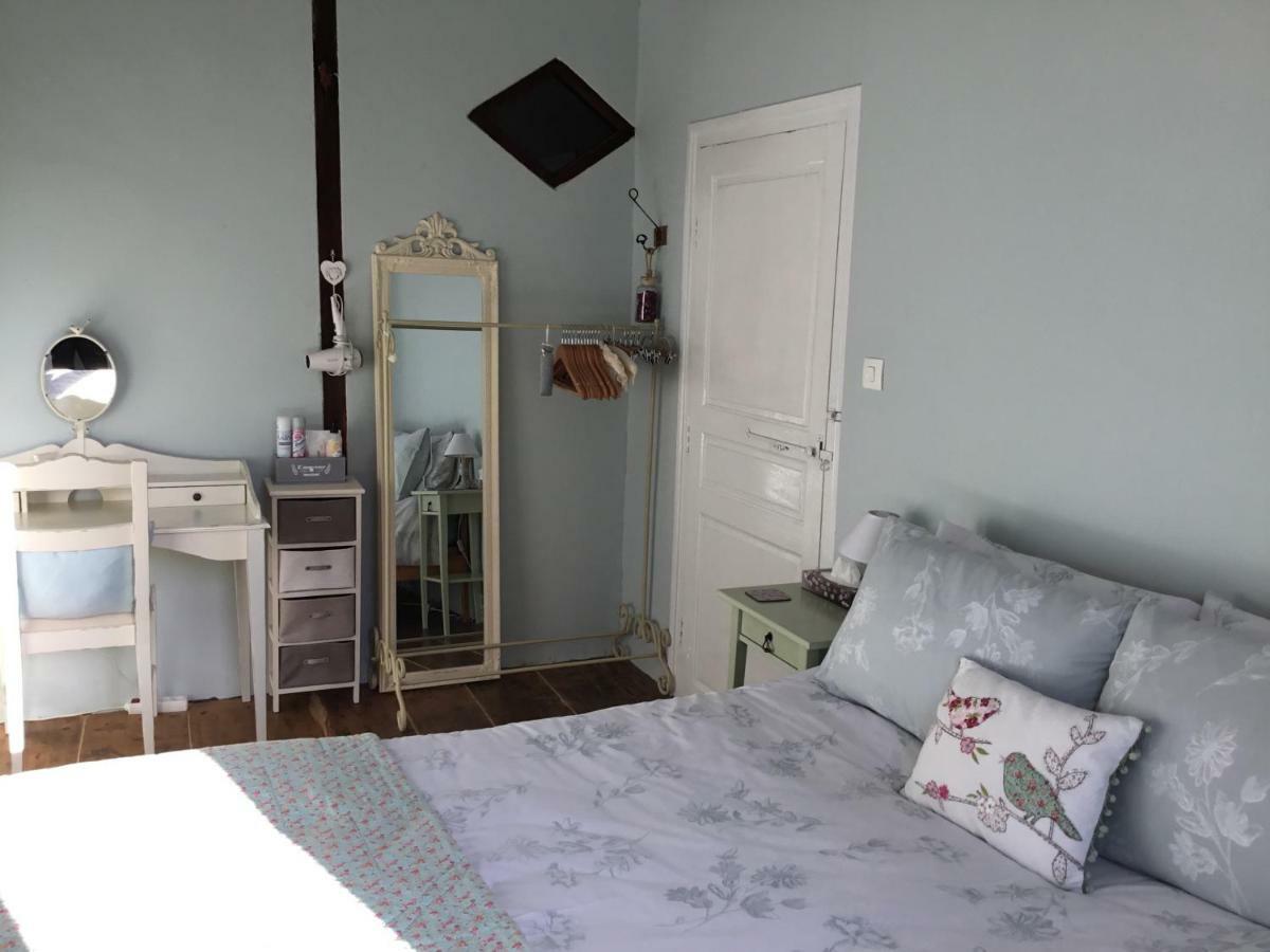 La Vieille Maison Rose Bed & Breakfast Nanteuil-en-Vallee Luaran gambar