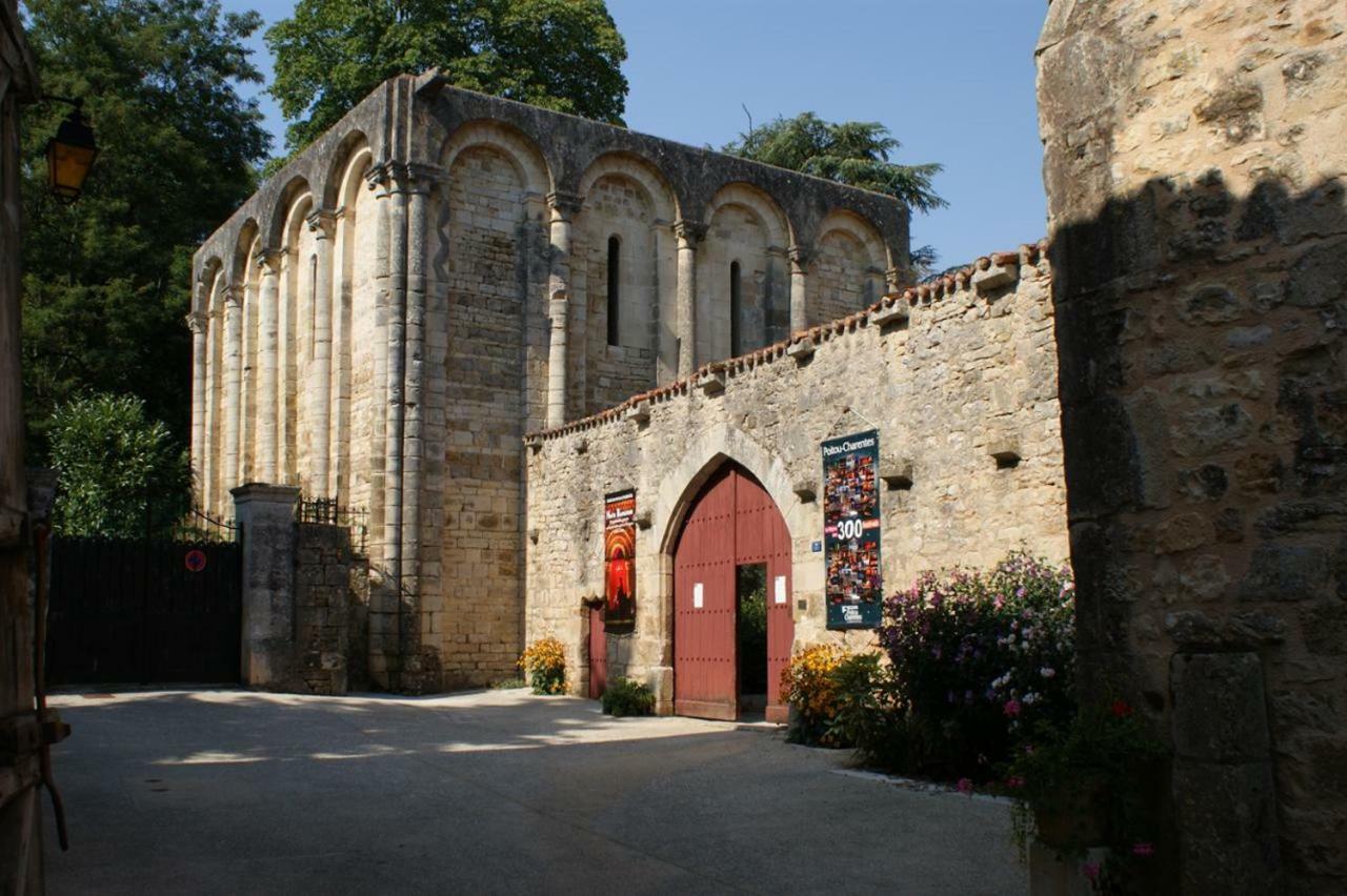 La Vieille Maison Rose Bed & Breakfast Nanteuil-en-Vallee Luaran gambar